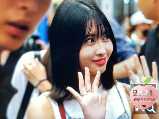 TWICE モモ、入国。