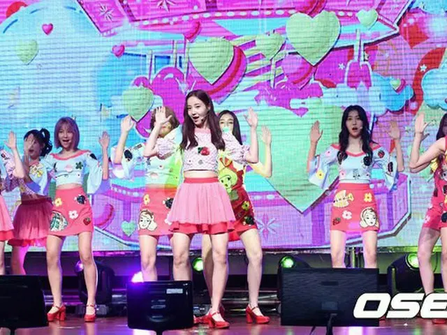 MOMOLAND、ニューアルバム「Freeze！」発売記念ショーケースを開催。
