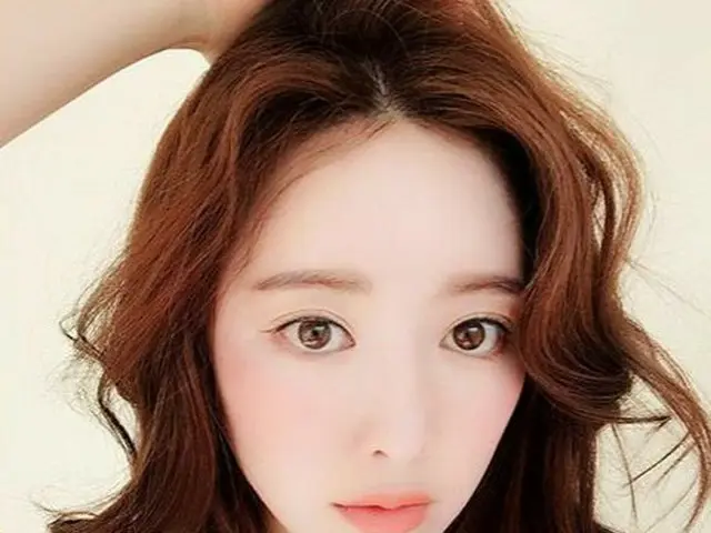 女優ホン・スア、バービー人形のような美貌が話題。