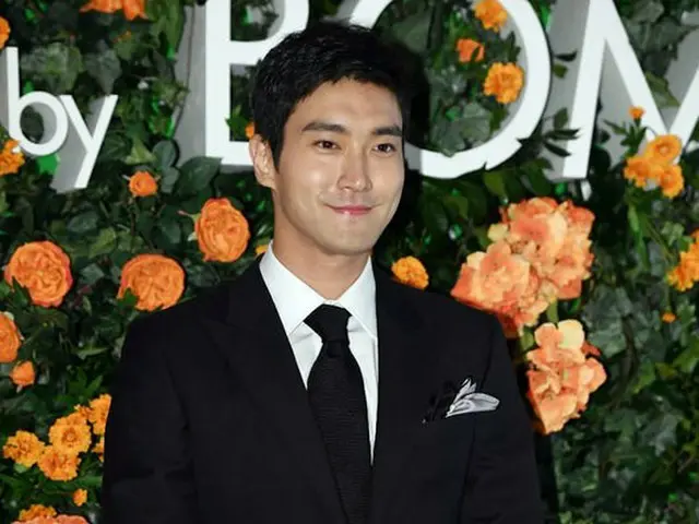SUPER JUNIOR チェ・シウォン、コスメブランドのフォトコールに出席。