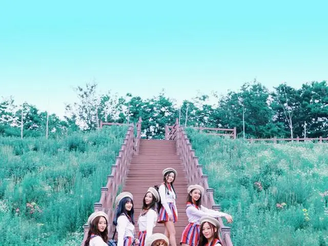DREAMCATCHER、ファンサービスで”少女感性”の衣装を公開。
