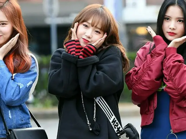 Weki Meki、出勤中。