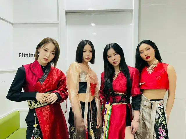 【t公式】MAMAMOO、[ #MAMAMOO]しばらくして8時30分、KBS2で生放送で進行する「2020歌謡大祝祭「私たちムームー皆さんMAMAMOOと一緒