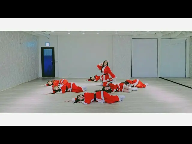 Weeekly、SEVENTEENの「Adore U」をサンタクロースの衣装で完璧にカバー