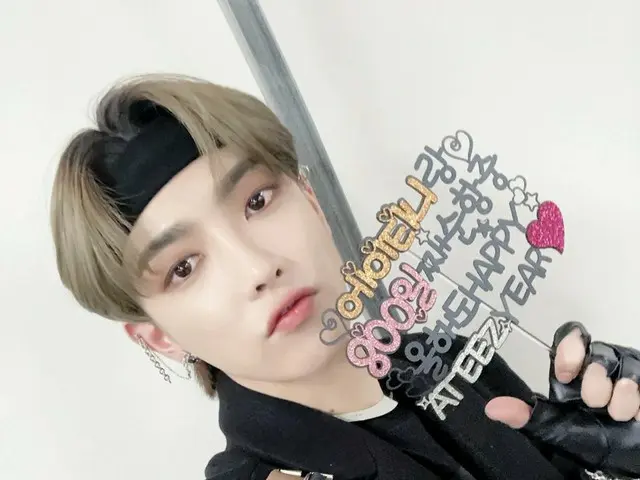 【T公式】ATEEZ、[📷] ATEEZ DEBUT 800 DAYS ⠀ ATINYラング800日目巡航中🚢 今年もHAPPY ATEEZYEAR💕 ⠀