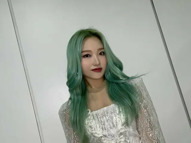 【t公式】今月の少女(Loona)、2️⃣0️⃣2️⃣1️⃣ Happy NewYear🦋今年も私たちの新しい姿を期待してください！ Orbitがあっ幸せ20