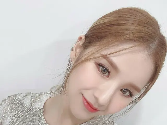 【t公式】今月の少女(Loona)、2️⃣0️⃣2️⃣1️⃣ Happy NewYear🐰 Orbitを含む世界の人々のすべての幸せだけいっぱい2021年にな