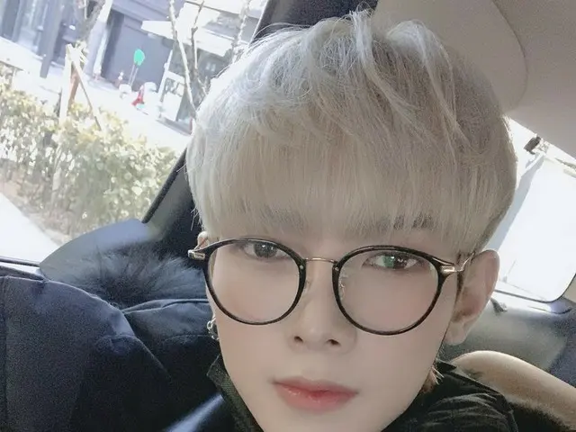【T公式】ATEEZ、[ #女子商業高校]久しぶりに眼鏡書いよく似合う？ ATINY今日の天気寒いだから服暖かく着ている！ #ATEEZ #ATEEZ