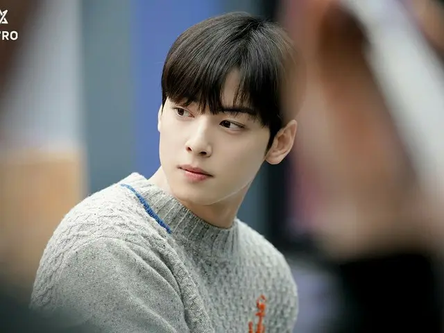 【d公式fan】【 チャ・ウヌ(ASTRO)] [ポスト]ピアノを弾いて餃子を仕込むマルチーズがいますか？  