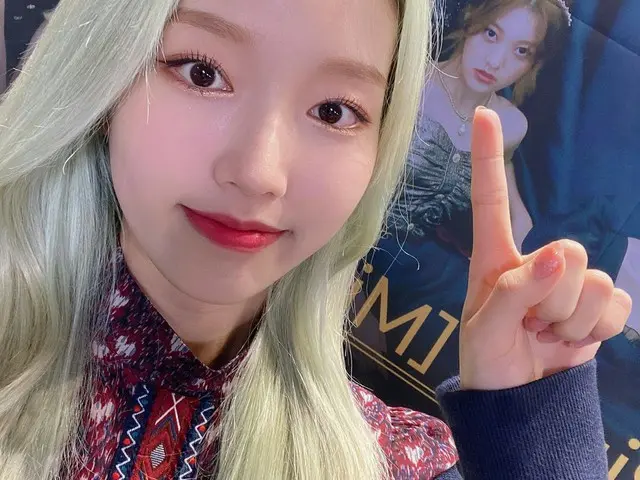 【t公式】今月の少女(Loona)、[ #高原/ #GoWon]最子と写真💜😘💜Orbitたちともサッと写真を撮るつもり•ᴗ•#今月の少女(LOONA)#