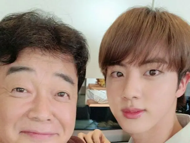 JIN(BTS)、韓国の有名料理研究家ペク・ジョンウォンとのツーショット写真を公開