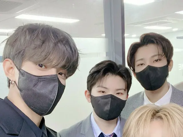 【JT公式】SEVENTEEN、RT pledis_17：[17'S Woozi]昼休みの会社員