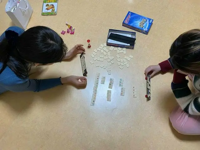 【t公式】EVERGLOW、[ #迷子】写真もある😂😂