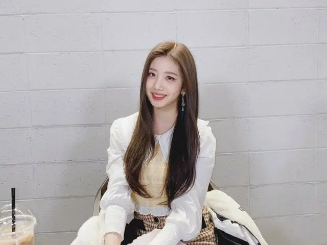 【t公式】Cherry Bullet、[ #ユーズド#YUJU]ルーレット今日一日も苦労多かった(笑)💛 #CherryBullet #CherryBulle