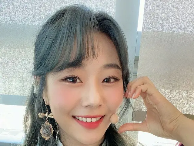 【t公式】Cherry Bullet、[ #チェリン#CHAERIN]誰の手これ〜？❤👋 #CherryBullet #Cherry Bullet