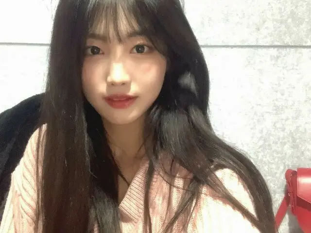 【t公式】EVERGLOW、[ #県]セルカ上げるよ永遠🌈受け入れて〜！ Vのアプリ終わっゴン無条件セルカか～～！