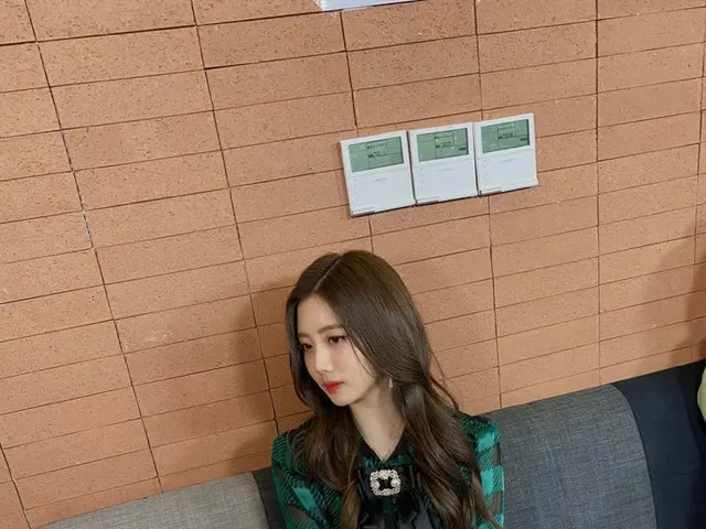 【t公式】Cherry Bullet、[ #ユーズド#YUJU]今日ミューバング見た〜？💚💙😯 #CherryBullet #Cherry Bullet
