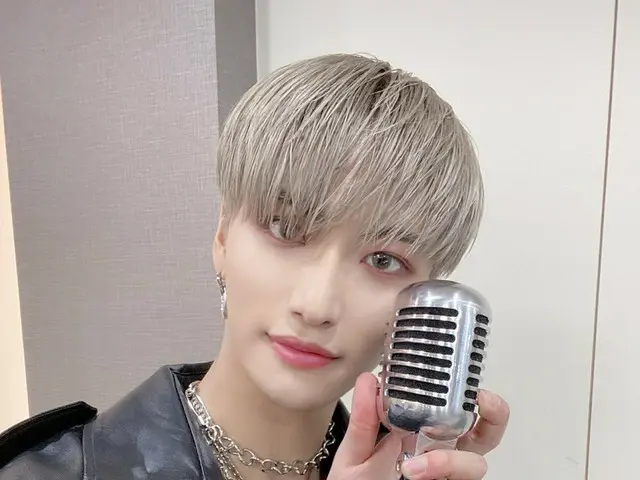 【T公式】ATEEZ、[📷]不朽の名曲「雨」編Behind Photo ⠀ 心強く常にそばで一緒に歩いてくれるATINYのおかげで不朽の名曲で優勝トロフィーを