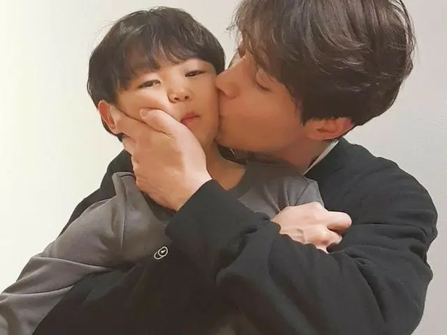 元サッカー選手のイ・ドングクの息子シアンくんと_俳優イ・ドンウク_の再会のキスが話題