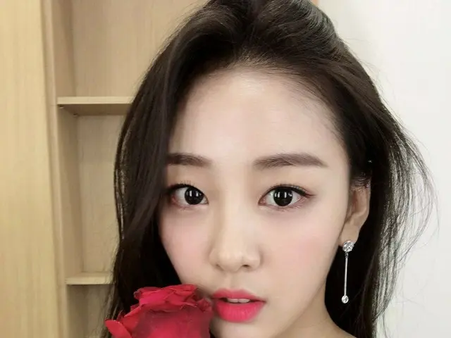 【t公式】今月の少女(Loona)、[ #Yves]数年前のイブ3人連れて来ましたね