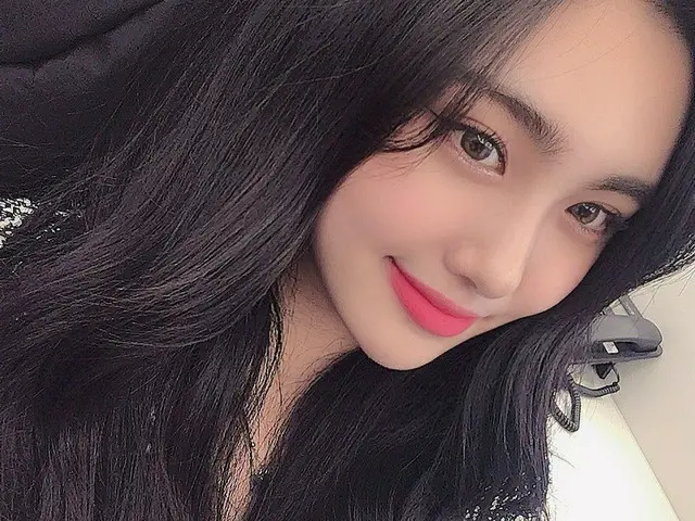 【t公式】EVERGLOW、[ #AISHA]五アプリよくましたか？(笑)今日もフォーエバー最高❤️