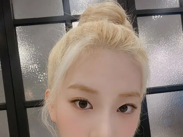【t公式】今月の少女(Loona)、[ KimLip] Orbit元気に過ごしてますか？すでに2月よ！もう少ししたらキム・ジョンウンちゃんの誕生日なんですよ
