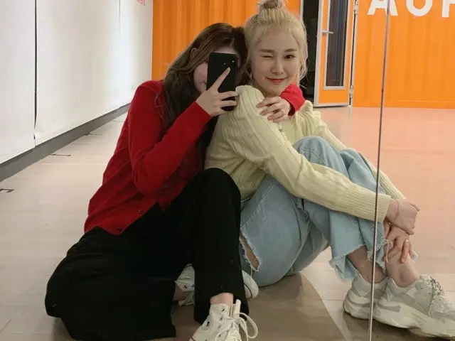 【t公式】EVERGLOW、[ #YIREN]あけましておめでとうございセヨン～～ Happy new year♥