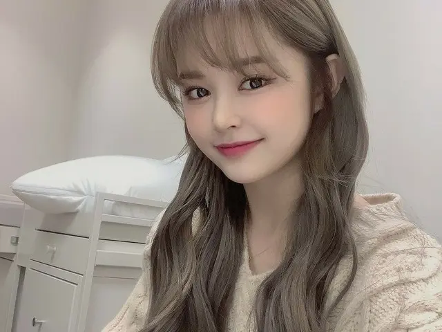【t公式】EVERGLOW、[ #理由]みんな新年あけましておめでとうございます🥰