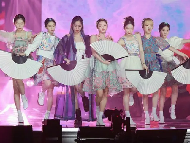 BLACKPINK、MAMAMOO、OH MY GIRLら、K-POPガールズグループの個性的な韓服姿が世界で話題に