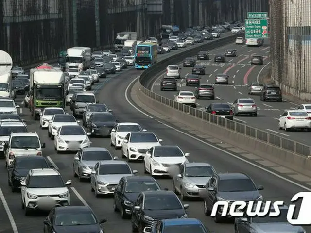 韓国、旧正月迎え帰省客らで大渋滞
