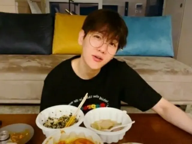 BAEK HYUN(EXO)、生配信でメンバーのD.O.を絶賛