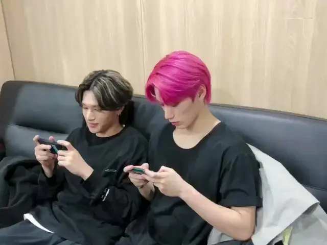 【T公式】ATEEZ、[🎬]休み時間ウヨンがが幸せに送信する方法😍携帯電話でスーパーマンが帰ってきたハヨンこれを見て幸せにヒーリングする💕(Feat