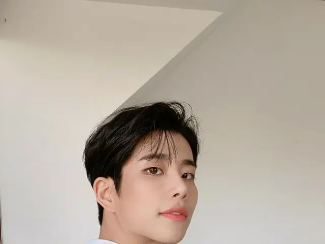 【T公式】ASTRO、ピンクやら似合う？笑もう1年前の私の姿がねん>