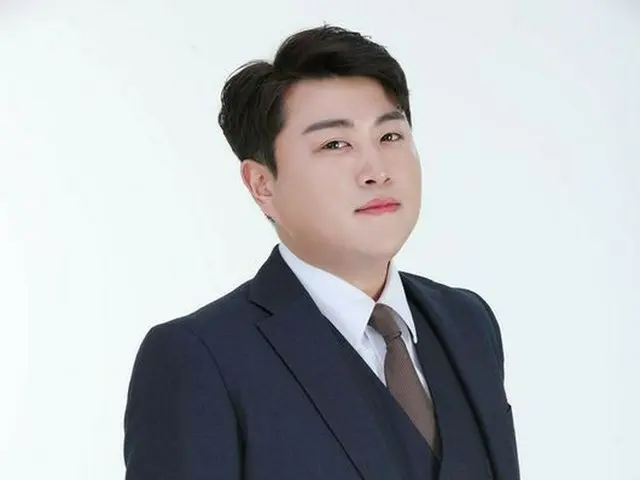 社会服務要員として先に軍服務中のトロット歌手_キム・ホジュン、3週間の基礎軍事訓練を受けるための陸軍軍事訓練所への入所日が4/1に決定。
