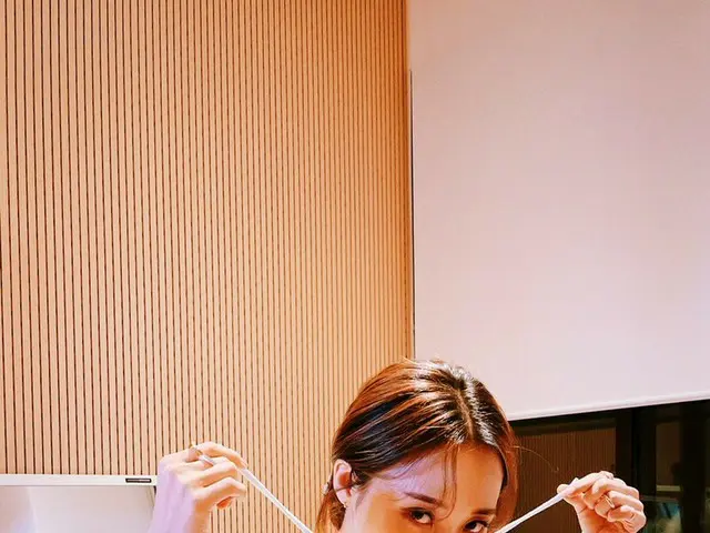 【t公式】MAMAMOO、[ #ムンビョル] 水曜日の夜は、ビョルイネスタジオに遊びに 行く日✌🏻しばらくして、9時、「studioドアナイト「私たちムームー