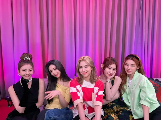【t公式】ITZY、[ #ネイバーNOWbㅣする隙間ITZY] bㅣする隙間ランドに現れたITZY👸 3月にもITZYの愛される準備ましたよMIDZY？💕 