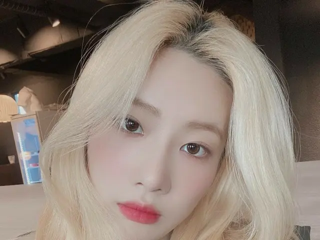 【t公式】今月の少女(Loona)、[ #金立/ #KimLip] Orbitはどんなリが良い？🙄 今日のお勧めの曲🦋 巻ジナ - 花言葉 巻ジナ -ラッキ