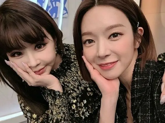 チョア(元AOA )、BOM(2NE1)とのツーショット写真を公開。