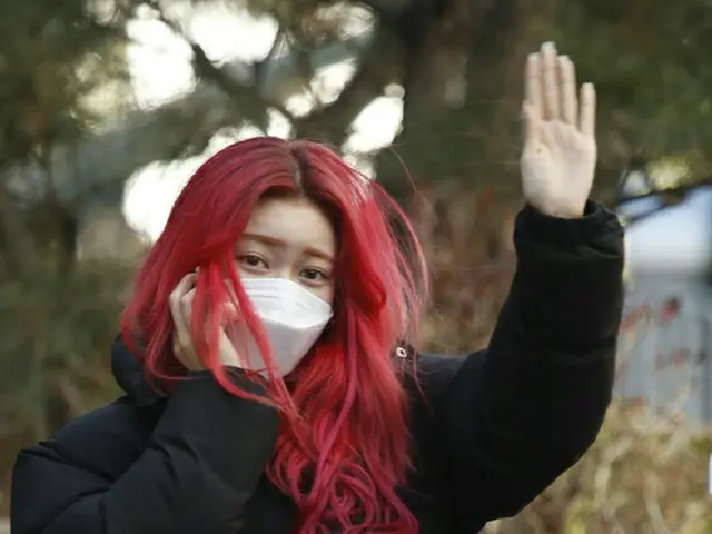 MOMOLAND ジェイン、元メンバー・ヨヌへのいじめ説を意識か？SNS掲示文を非公開に。