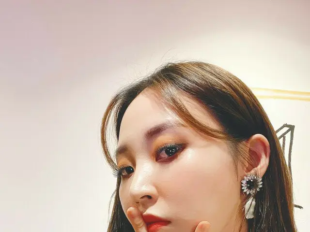 【t公式】MAMAMOO、[ #ムンビョル] しばらくして、9時ネイバーナウ」studioドアナイト」 私たちムームー皆さん今日も星と楽しい時間を過ごすて見🤍