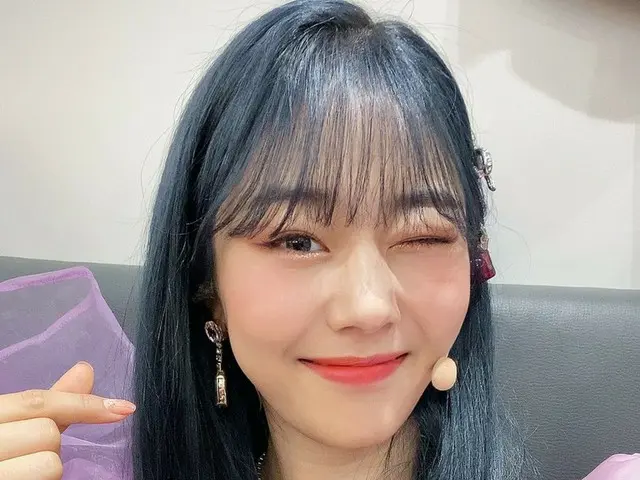 【t公式】Cherry Bullet、[ #チェリン#CHAERIN]誰の手でしょう〜？😆💖 #CherryBullet #Cherry Bullet