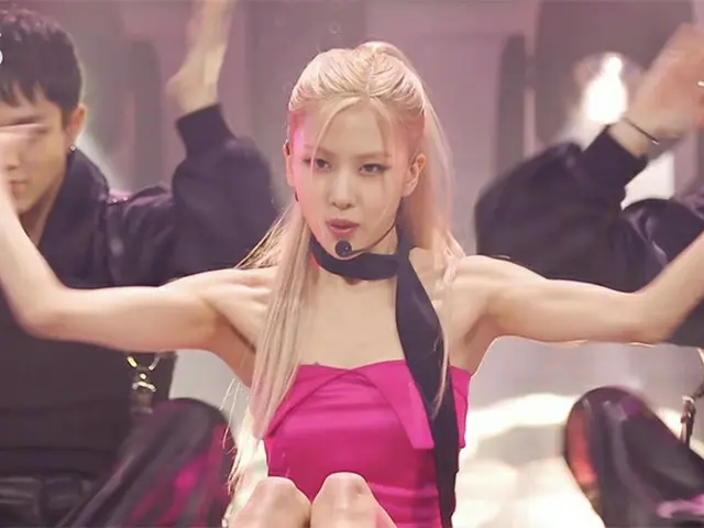 BLACKPINK ROSE、筋肉の写真が話題