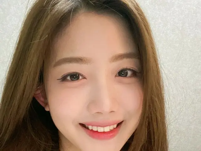 【t公式】Cherry Bullet、[ #ユーズド#YUJU]天気がなぜまだチュプジョ..？😢🤭 #CherryBullet #Cherry Bullet