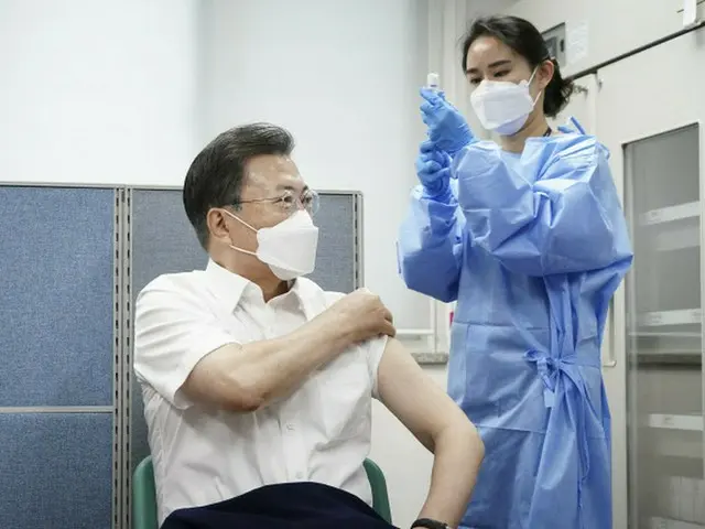 韓国の大統領が受けた新型コロナワクチン接種に「注射器をすり替えた」疑惑