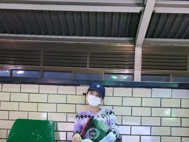 【t公式】(G)I-DLE_、[ #ソヨン]ネバーランド〜おはようです！天気がますます暖かくなるようだけど！夜には、寒いのでカーディガンなどをちゃんと来てくださ