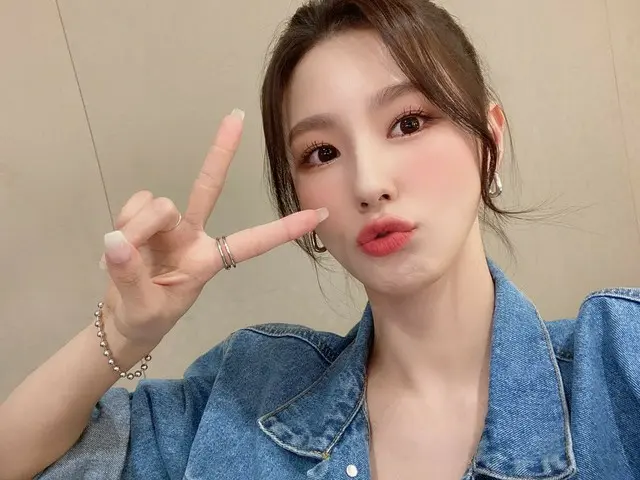 【t公式】(G)I-DLE_、[📸] Mnet「 #エムカウントダウン」に出演のご案内 ネバーランドの「木曜ビタミン🍋「MC MIYEONセルカ！少し遅れ.