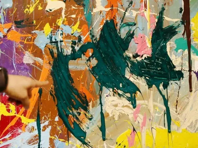 韓国で20代カップルが展示中の5億ウォン(約5000万円)台の現代アートにペンキで落書き