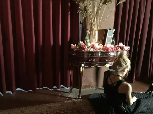 【t公式】今月の少女(Loona)、[ #金立/ #KimLip]先日、考えもできなかった私の1400の仕事を祝ってくれた私たちの天使のために私の贈り物をスウッ