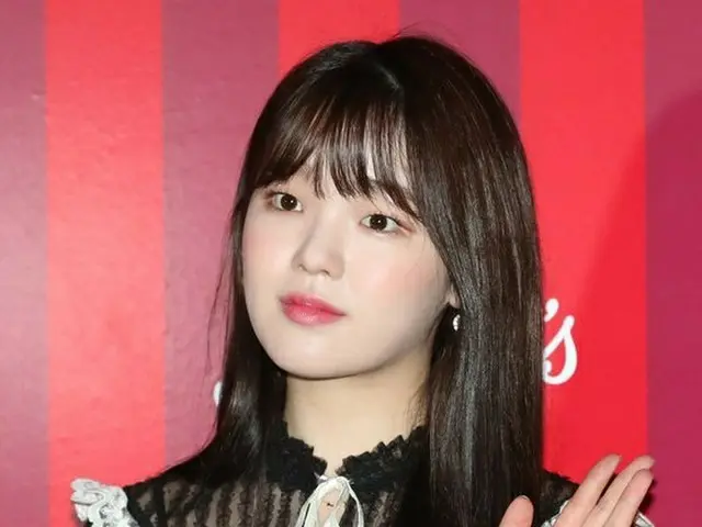 作曲家TANKによってプライベートを暴露された「OH MY GIRL」スンヒ、SNSに掲載された高校の時の担任の先生の長文コメントが涙モノと話題