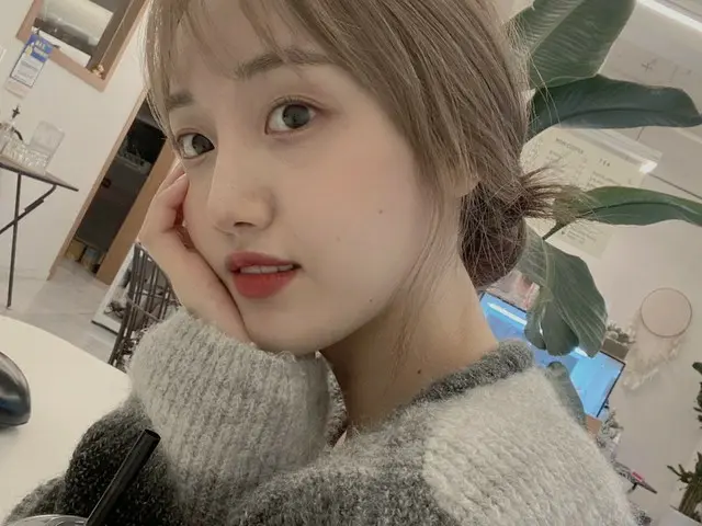 【t公式】Cherry Bullet、[ #ヘユン#HAEYOON]月がとてもきれい💛 #CherryBullet #Cherry Bullet